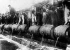 Ley seca. Vertido de alcohol al lago Michigan en 1923. Ampliar imagen