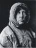ald Engelbregt Gravning Amundsen (Borge, Noruega, 16 de julio de 1872 - Mar de Barents, 18 de julio? de 1928) fue un explorador noruego de las regiones polares. Dirigió la primera expedición a la Antártida que por primera vez alcanzó el Polo Sur. También fue el primero en surcar el Paso del Noroeste, que unía el Atlántico con el Pacífico, y formó parte de la primera expedición aérea que sobrevoló el Polo Norte. Texto: Wikipedia. Ampliar imagen