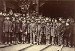 Niños trabajadores de una mina. 1905. Ampliar imagen