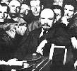 Lenin con delegados durante el X Congreso del PECUS. 1921. Ampliar imagen