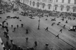 Ametrallamiento de manifestantes contra el Gobierno Provisional. 4 de julio de 1917. Ampliar imagen